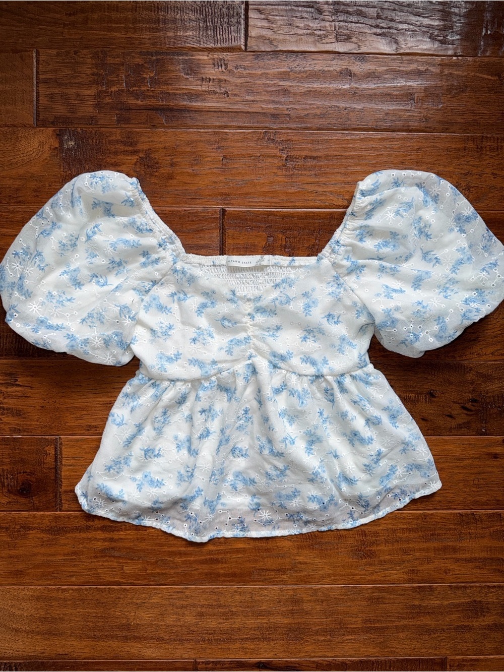 Altar’d State Women's White & Light Blue Floral Puff Sleeve, XS